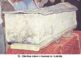 31. Olověná rakev s kostmi sv. Lukáše.jpg