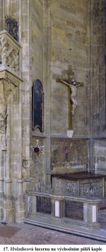 17. Hvězdicová lucerna na východním pilíři kaple.jpg