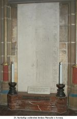 21. Sarkofág s náhrobní deskou Matyáše z Arrasu.jpg